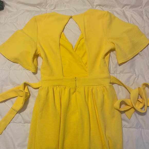 Yellow dress - Picture 2 of 2